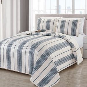 Well Liked Gracie Navy Sofas Throughout Gracie Oaks Myrtille Microfiber Reversible Quilt Set (View 5 of 10)