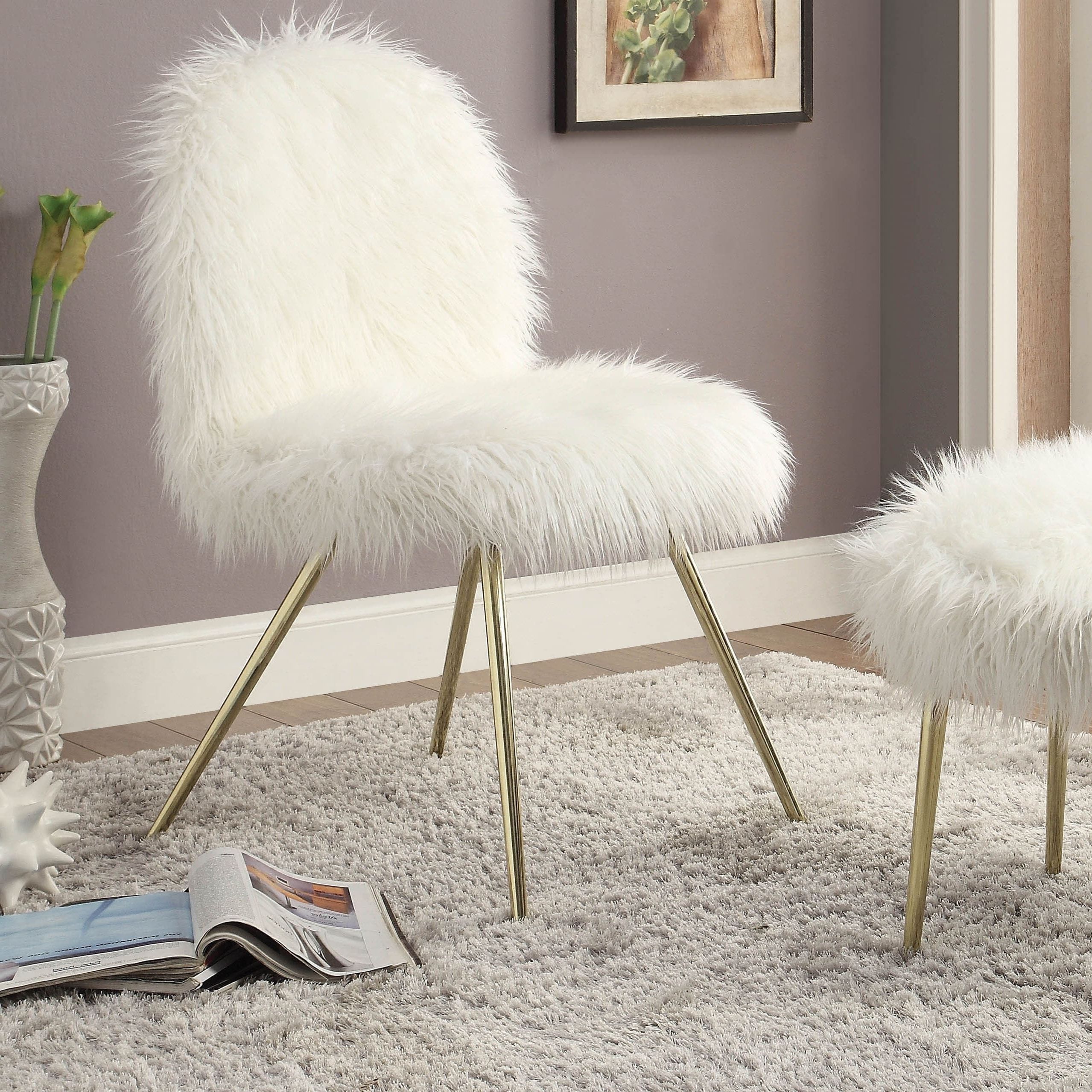 Most Up To Date White Faux Fur Round Accent Stools With Storage In White Fluffy Chair (View 8 of 10)