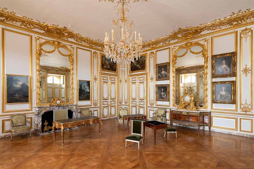 Château De Versailles – Dynamic Seniors With Most Recently Released Versailles Console Cabinets (Photo 7 of 10)